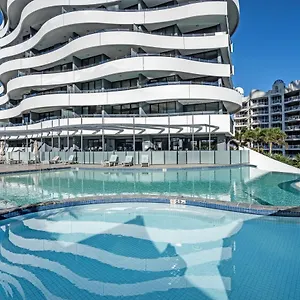 The Wave 4*, Gold Coast Australien